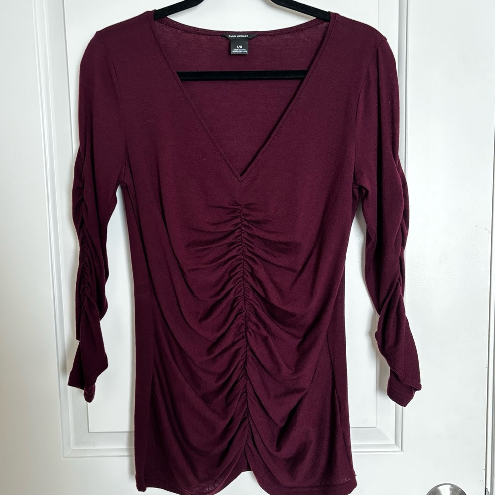 Club Monaco women’s ruched front, wool blend, fitted v-neck top, size large